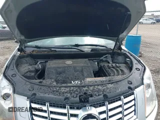 2013 Cadillac SRX Performance Collection z VIN 3GYFNDE35DS636363, wystawiony jako IAAI lot #42147483 z przebiegiem 116 894 mil mil oraz . Historia ofert i sprzedaży dostępna na DreamBid. Obrazek 10.
