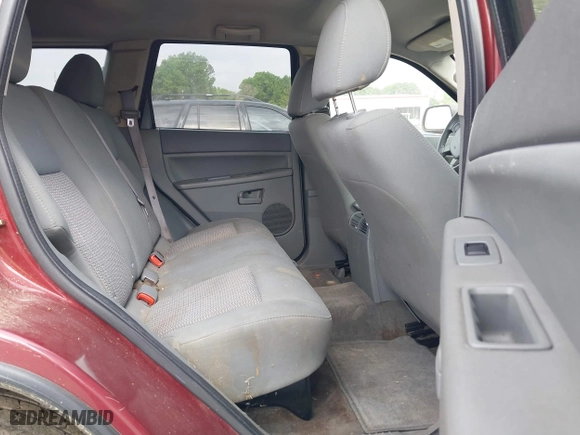 2007 Jeep Grand Cherokee Laredo with VIN 1J8GR48K27C535382, listed as a IAAI auction lot 42013097 with 180,554 mi miles. Bid and sale history available at carsss.com. Image 8.