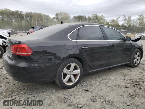 2013 Volkswagen Passat SE z VIN 1VWBP7A37DC137685, wystawiony jako Copart lot #53525235 z przebiegiem 132 971 mil mil oraz Szkoda całkowita • Salvage title. Historia ofert i sprzedaży dostępna na DreamBid. Obrazek 3.