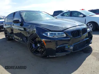 2015 BMW M5 z VIN WBSFV9C57FD594524, wystawiony jako IAAI lot #42020576 z przebiegiem 100 844 mil mil oraz . Historia ofert i sprzedaży dostępna na DreamBid. Obrazek 1.