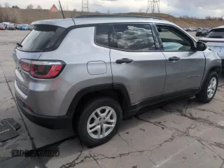 2017 Jeep Compass Sport z VIN 3C4NJDAB3HT656265, wystawiony jako Copart lot #50560125 z przebiegiem 49 558 mil mil oraz Szkoda całkowita • Salvage title. Historia ofert i sprzedaży dostępna na DreamBid. Obrazek 3.