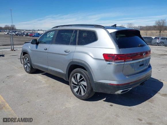2024 Volkswagen Atlas 2.0T SE w/Technology with VIN 1V2HR2CA5RC569705, listed as a IAAI auction lot 41838594 with 27,519 mi miles. Bid and sale history available at carsss.com. Image 3.