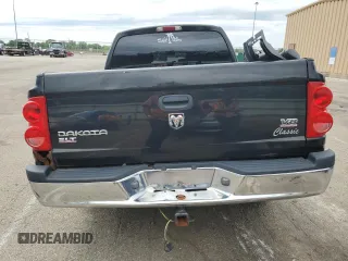 2006 Dodge Dakota SLT z VIN 1D7HW48N56S641575, wystawiony jako Copart lot #60141125 z przebiegiem 135 482 mil mil oraz Szkoda całkowita • Salvage title. Historia ofert i sprzedaży dostępna na DreamBid. Obrazek 6.