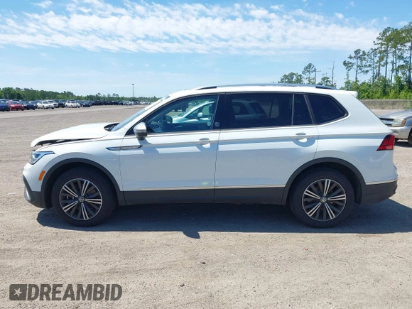 2024 Volkswagen Tiguan with VIN 3VVTB7AX9RM217926, listed as a IAAI auction lot 42339057 with 8,233 mi miles and . Bid and sale history available at DreamBid. Image 15.