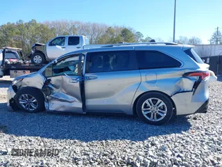 2022 Toyota Sienna Limited with VIN 5TDZRKECXNS136443, listed as a IAAI auction lot 41353097 with 20,568 mi miles and . Bid and sale history available at DreamBid. Image 14.