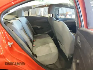 2012 Chevrolet Sonic LS z VIN 1G1JA5SHXC4115017, wystawiony jako Copart lot #54896935 z przebiegiem 167 219 mil mil oraz Szkoda całkowita • Salvage title. Historia ofert i sprzedaży dostępna na DreamBid. Obrazek 10.