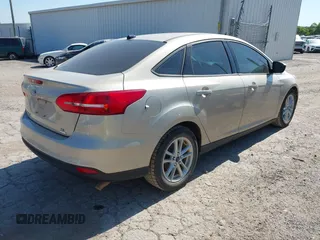 2018 Ford Focus SE z VIN 1FADP3FEXJL210905, wystawiony jako IAAI lot #42264105 z przebiegiem 136 499 mil mil oraz . Historia ofert i sprzedaży dostępna na DreamBid. Obrazek 4.