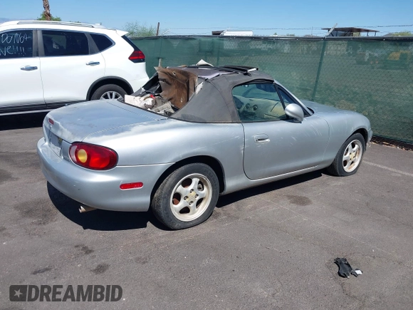 2000 Mazda MX-5 Miata z VIN JM1NB3536Y0142627, wystawiony jako IAAI lot #42820470 z przebiegiem 116 989 mil mil oraz . Historia ofert i sprzedaży dostępna na DreamBid. Obrazek 4.