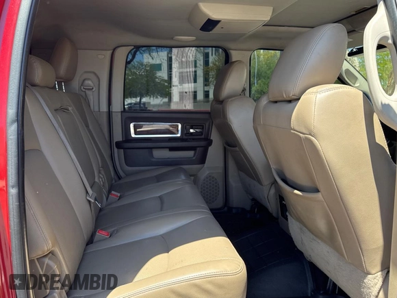 2010 Dodge 3500 SLT z VIN 3D73Y3HL6AG140269, wystawiony jako Copart lot #57510095 z przebiegiem 333 669 mil mil oraz Tytuł czysty. Historia ofert i sprzedaży dostępna na DreamBid. Obrazek 6.
