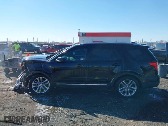 2016 Ford Explorer XLT with VIN 1FM5K7D89GGA84874, listed as a IAAI auction lot 41612708 with 124,421 mi miles. Bid and sale history available at carsss.com. Image 14.