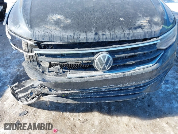 2024 Volkswagen Tiguan SE R-Line Black with VIN 3VV8B7AX3RM158006, listed as a IAAI auction lot 41416903 with 1,735 mi miles and . Bid and sale history available at DreamBid. Image 6.