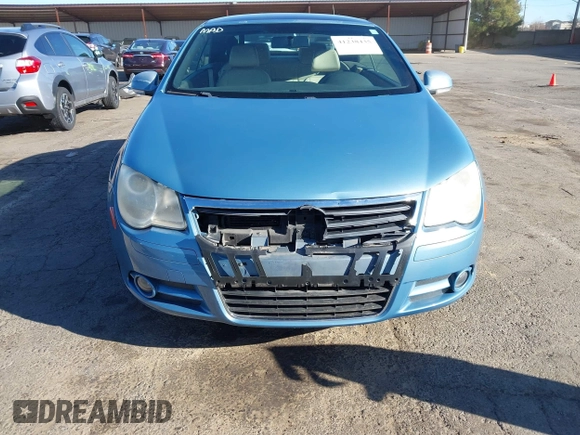 2008 Volkswagen Eos Turbo z VIN WVWBA71F68V026196, wystawiony jako IAAI lot #41238435 z przebiegiem 102 643 mil mil oraz . Historia ofert i sprzedaży dostępna na DreamBid. Obrazek 6.