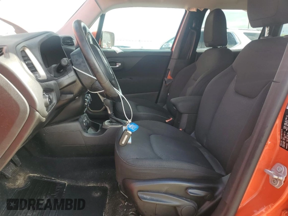 2017 Jeep Renegade Latitude z VIN ZACCJBBB0HPE44263, wystawiony jako Copart lot #58490605 z przebiegiem 110 555 mil mil oraz Nie do naprawy. Historia ofert i sprzedaży dostępna na DreamBid. Obrazek 7.
