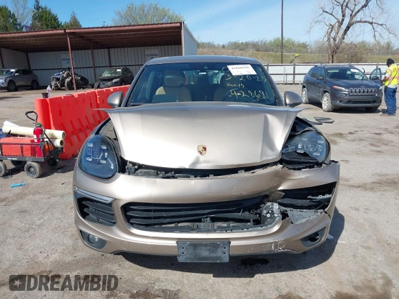2016 Porsche Cayenne z VIN WP1AA2A2XGKA15096, wystawiony jako IAAI lot #41868566 z przebiegiem 93 640 mil mil oraz . Historia ofert i sprzedaży dostępna na DreamBid. Obrazek 13.