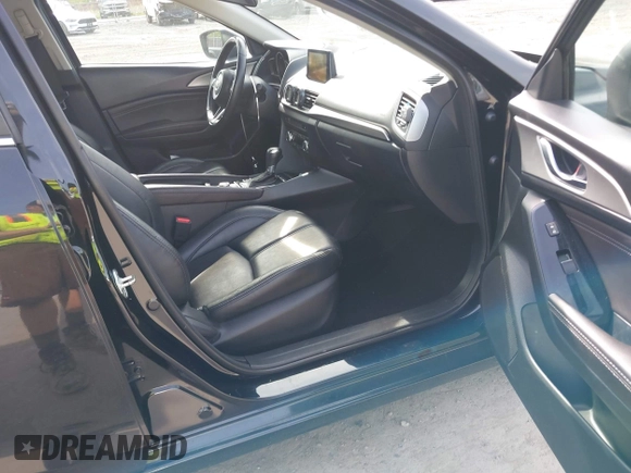 2017 Mazda 3 Touring z VIN 3MZBN1V74HM133565, wystawiony jako IAAI lot #42160836 z przebiegiem 104 997 mil mil oraz . Historia ofert i sprzedaży dostępna na DreamBid. Obrazek 5.