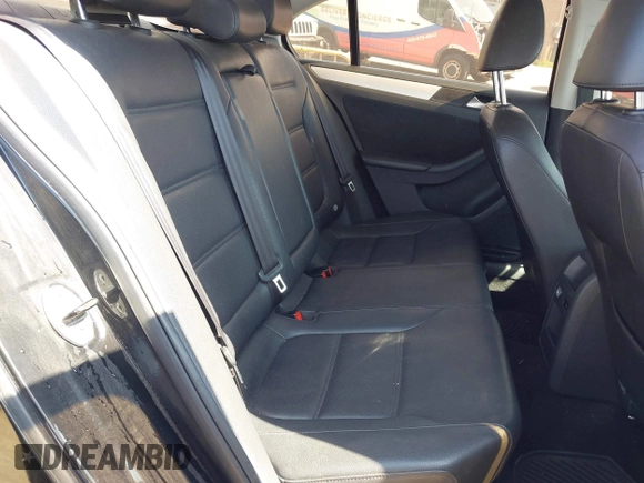2013 Volkswagen Jetta SE z VIN 3VWDP7AJ3DM438668, wystawiony jako IAAI lot #42235014 z przebiegiem 128 406 mil mil oraz . Historia ofert i sprzedaży dostępna na DreamBid. Obrazek 8.