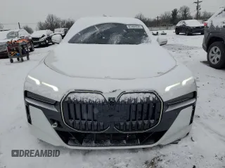 2024 BMW 7 Series 760i xDrive z VIN WBA33EJ02RCR48098, wystawiony jako Copart lot #87464234 z przebiegiem 8 320 mil mil oraz Szkoda całkowita • Salvage title. Historia ofert i sprzedaży dostępna na DreamBid. Obrazek 5.
