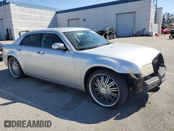 2005 Chrysler 300 300C AWD z VIN 2C3AK63H85H671717, wystawiony jako Copart lot #50369505 z przebiegiem 203 099 mil mil oraz Szkoda całkowita • Salvage title. Historia ofert i sprzedaży dostępna na DreamBid. Obrazek 4.