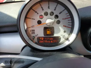 2010 MINI Clubman z VIN WMWML3C52ATX51812, wystawiony jako Copart lot #51457635 z przebiegiem 84 719 mil mil oraz Szkoda całkowita • Salvage title. Historia ofert i sprzedaży dostępna na DreamBid. Obrazek 9.