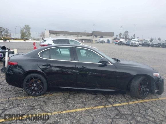 2019 Alfa Romeo Giulia z VIN ZARFAMAN5K7621548, wystawiony jako IAAI lot #41744662 z przebiegiem 63 759 mil mil oraz . Historia ofert i sprzedaży dostępna na DreamBid. Obrazek 13.