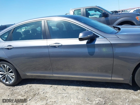 2015 Hyundai Genesis 3.8L with VIN KMHGN4JE4FU072706, listed as a IAAI auction lot 41993699 with 163,122 mi miles. Bid and sale history available at carsss.com. Image 13.