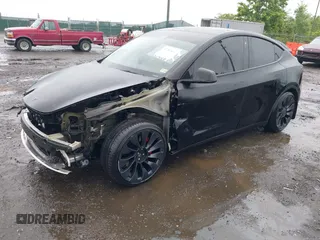 2022 Tesla Model Y Performance z VIN 7SAYGDEF7NF457757, wystawiony jako IAAI lot #42263449 z przebiegiem 65 747 mil mil oraz . Historia ofert i sprzedaży dostępna na DreamBid. Obrazek 2.