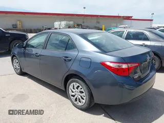 2018 Toyota Corolla L z VIN 5YFBURHE4JP820560, wystawiony jako IAAI lot #42317624 z przebiegiem 84 946 mil mil oraz . Historia ofert i sprzedaży dostępna na DreamBid. Obrazek 3.