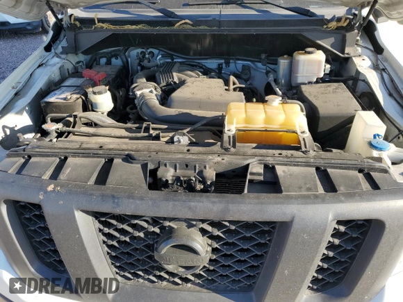 2016 Nissan NV S z VIN 5BZBF0AAXGN852562, wystawiony jako Copart lot #72260334 z przebiegiem 131 898 mil mil oraz Szkoda całkowita • Salvage title. Historia ofert i sprzedaży dostępna na DreamBid. Obrazek 13.