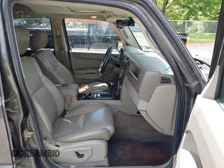 2006 Jeep Commander z VIN 1J8HG48N56C367000, wystawiony jako IAAI lot #42335356 z przebiegiem 223 515 mil mil oraz . Historia ofert i sprzedaży dostępna na DreamBid. Obrazek 5.