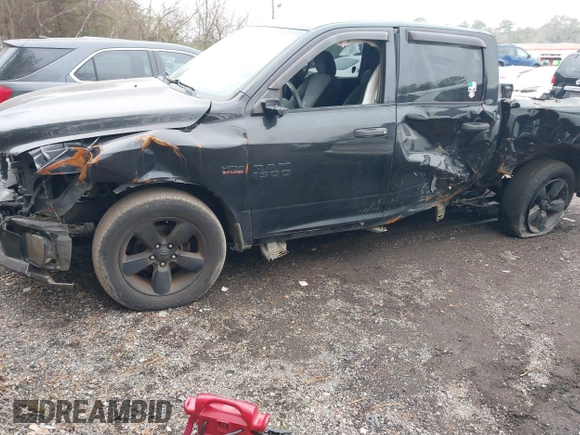 2017 Ram 1500 Express z VIN 1C6RR6KT8HS683418, wystawiony jako IAAI lot #41488810 z przebiegiem 137 659 mil mil oraz . Historia ofert i sprzedaży dostępna na DreamBid. Obrazek 2.