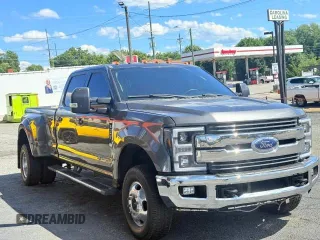 2017 Ford F-350 Lariat z VIN 1FT8W3DT9HEB28873, wystawiony jako Copart lot #58615765 z przebiegiem 100 307 mil mil oraz Szkody całkowita. Historia ofert i sprzedaży dostępna na DreamBid. Obrazek 1.