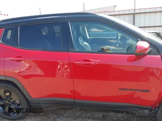 2021 Jeep Compass Latitude z VIN 3C4NJDBB5MT603608, wystawiony jako IAAI lot #40036775 z przebiegiem 61 257 mil mil oraz . Historia ofert i sprzedaży dostępna na DreamBid. Obrazek 14.