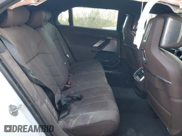2024 BMW i7 xDrive60 z VIN WBY53EJ01RCP72333, wystawiony jako Copart lot #82242244 z przebiegiem Nie podano mil oraz Szkoda całkowita • Salvage title. Historia ofert i sprzedaży dostępna na DreamBid. Obrazek 10.