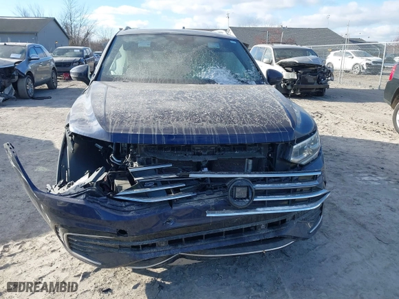 2022 Volkswagen Tiguan SEL R-Line with VIN 3VV4B7AX6NM050942, listed as a IAAI auction lot 41067353 with 38,634 mi miles. Bid and sale history available at carsss.com. Image 12.