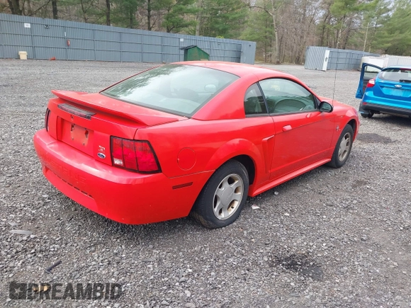 2000 Ford Mustang with VIN 1FAFP4043YF269401, listed as a IAAI auction lot 42029339 with 162,081 mi miles. Bid and sale history available at carsss.com. Image 4.