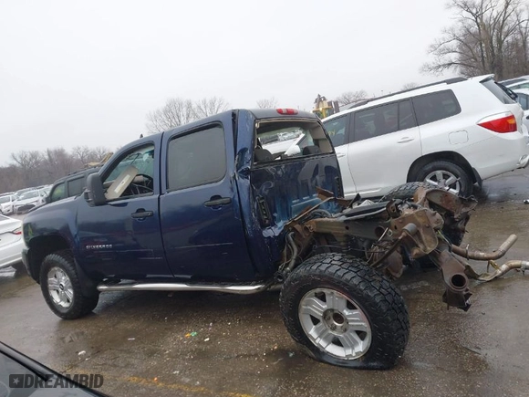 2010 Chevrolet Silverado 1500 LT with VIN 3GCRKSE31AG224178, listed as a IAAI auction lot 41448004 with 163,933 mi miles. Bid and sale history available at carsss.com. Image 14.