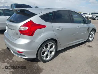 2014 Ford Focus ST with VIN 1FADP3L94EL422471, listed as a IAAI auction lot 41950492 with 80,440 mi miles and . Bid and sale history available at carsss.com. Image 4.
