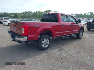 2019 Ford F-250 XL z VIN 1FT7W2B60KEC57384, wystawiony jako IAAI lot #42355105 z przebiegiem 99 354 mil mil oraz . Historia ofert i sprzedaży dostępna na DreamBid. Obrazek 4.