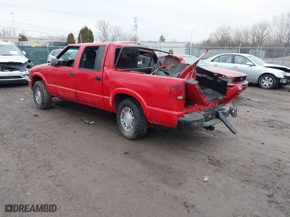 2001 GMC Sonoma SLS with VIN 1GTDT13W81K257489, listed as a IAAI auction lot 41678985 with 146,026 mi miles. Bid and sale history available at carsss.com. Image 3.