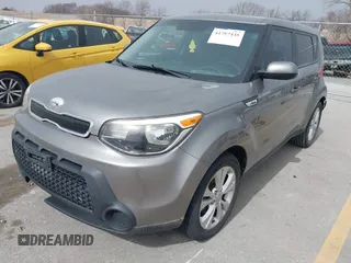2015 Kia Soul + with VIN KNDJP3A5XF7112977, listed as a IAAI auction lot 41787435 with 184,000 mi miles. Bid and sale history available at carsss.com. Image 2.