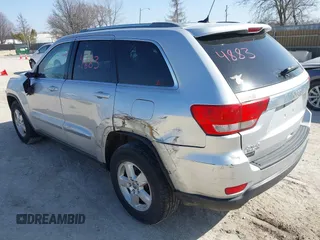 2011 Jeep Grand Cherokee Laredo z VIN 1J4RR4GG3BC589578, wystawiony jako IAAI lot #41804883 z przebiegiem 113 016 mil mil oraz . Historia ofert i sprzedaży dostępna na DreamBid. Obrazek 3.
