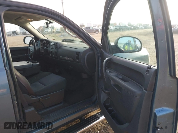 2013 Chevrolet Silverado 1500 LT with VIN 1GCRKSE78DZ357530, listed as a IAAI auction lot 40947097 with 125,184 mi miles and . Bid and sale history available at DreamBid. Image 5.