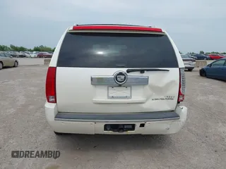 2008 Cadillac Escalade z VIN 1GYFK63838R213504, wystawiony jako IAAI lot #42074133 z przebiegiem 123 986 mil mil oraz . Historia ofert i sprzedaży dostępna na DreamBid. Obrazek 6.