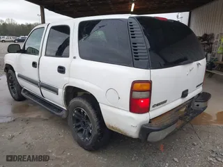 2001 Chevrolet Tahoe LT with VIN 1GNEC13T81J210227, listed as a IAAI auction lot 41847678 with 327,531 mi miles. Bid and sale history available at carsss.com. Image 3.