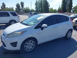 2013 Ford Fiesta S с VIN 3FADP4TJ3DM215650, выставлен на аукционе IAAI как лот 42462870 с пробегом 142 762 миль миль и . История ставок и продаж доступна на DreamBid. Изображение 6.