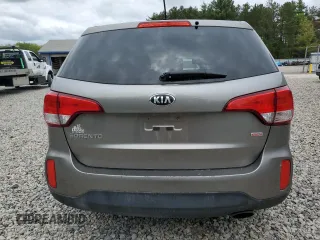 2015 Kia Sorento LX z VIN 5XYKTCA62FG564840, wystawiony jako Copart lot #57957775 z przebiegiem 98 750 mil mil oraz Czysty tytuł • Clean title. Historia ofert i sprzedaży dostępna na DreamBid. Obrazek 6.