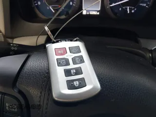 2017 Toyota Sienna XLE Auto Access Seat with VIN 5TDYZ3DC7HS874630, listed as a IAAI auction lot 42027737 with 122,952 mi miles. Bid and sale history available at carsss.com. Image 11.