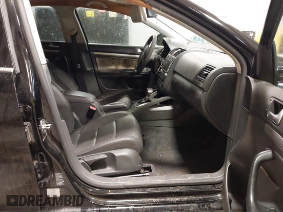 2006 Volkswagen Jetta 2.5L z VIN 3VWSF71K46M803364, wystawiony jako IAAI lot #42095403 z przebiegiem 140 573 mil mil oraz . Historia ofert i sprzedaży dostępna na DreamBid. Obrazek 5.