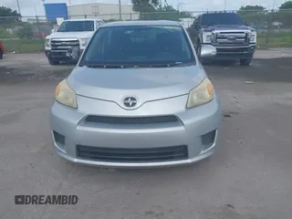 2008 Scion xD z VIN JTKKU10438J018741, wystawiony jako IAAI lot #42463972 z przebiegiem 163 676 mil mil oraz . Historia ofert i sprzedaży dostępna na DreamBid. Obrazek 6.