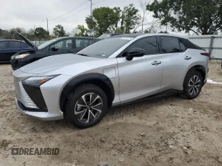 2024 Lexus RZ 300e Premium z VIN JTJABABB2RA000668, wystawiony jako Copart lot #71710714 z przebiegiem 9387 mil mil oraz Szkody całkowita. Historia ofert i sprzedaży dostępna na DreamBid. Obrazek 1.
